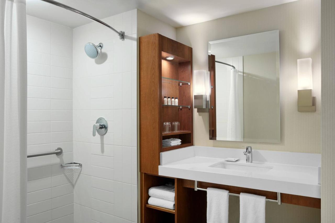 Hotel Delta By Marriott Armouries